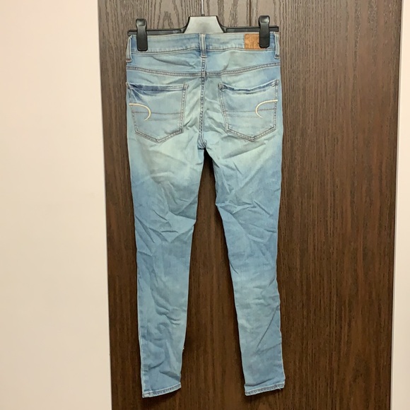 American Eagle Blue Wash Jean - Picture 2 of 2